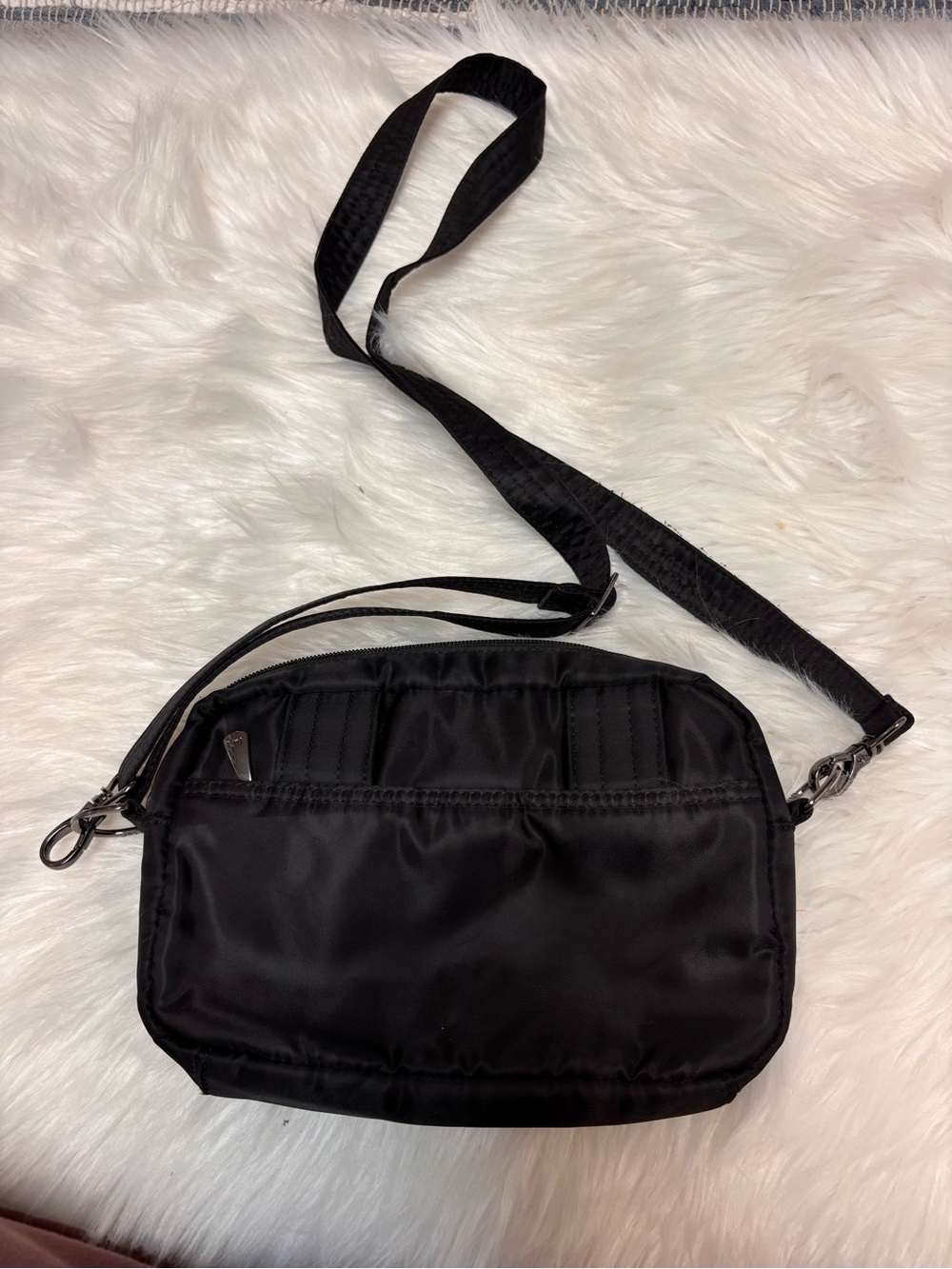 * | Lug | Quilted crossbody purse. - Picture 4 of 6